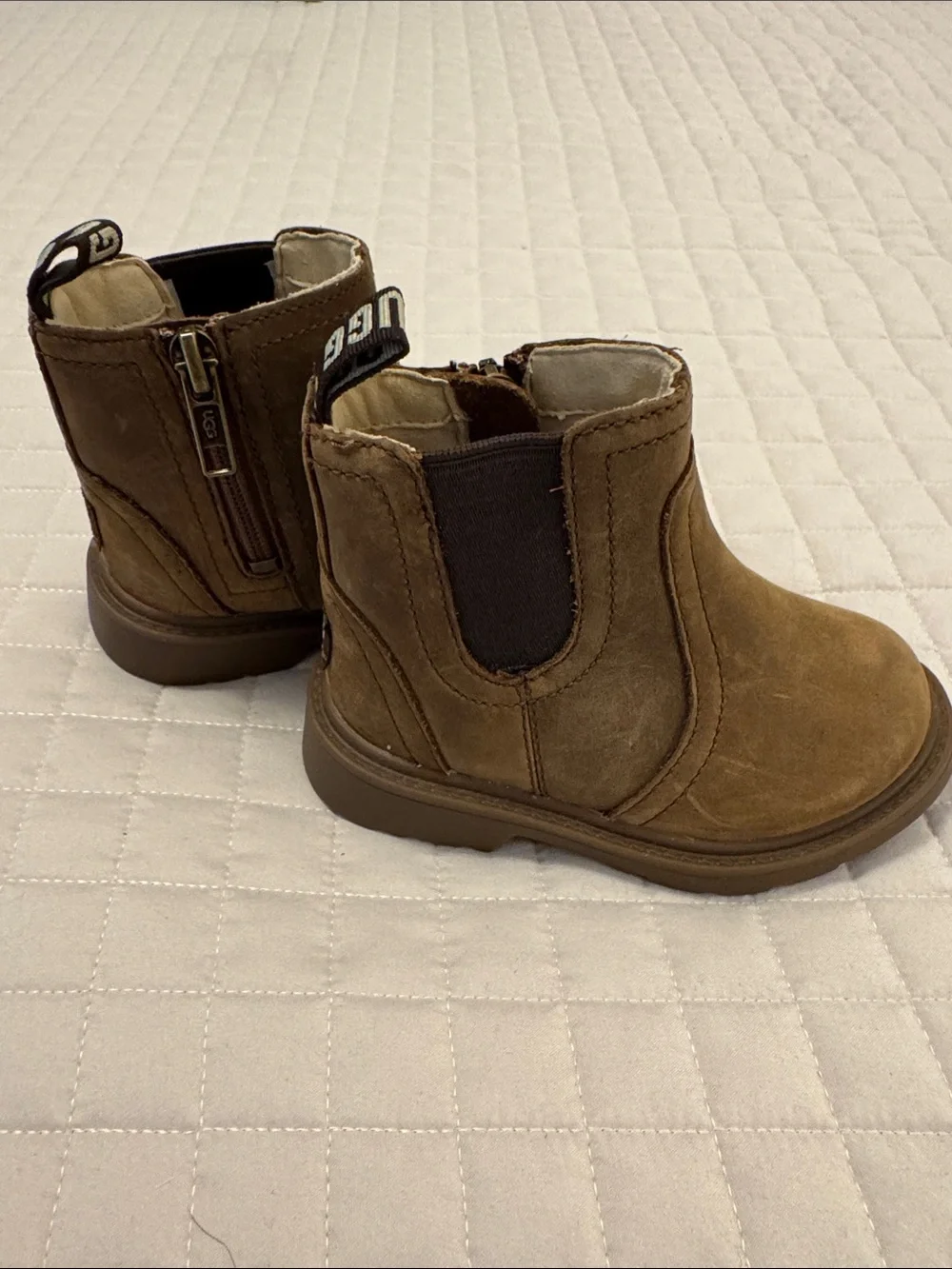 Ugg size 6 never worn nubuck brown boots leather